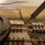 Soudure des rails sur les vis