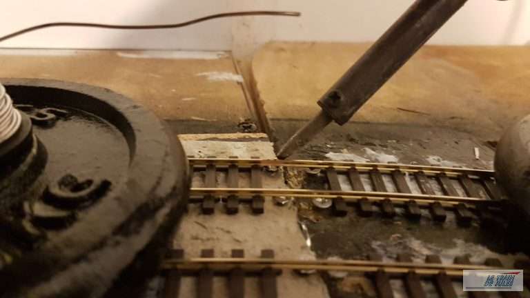 Soudure des rails sur les vis