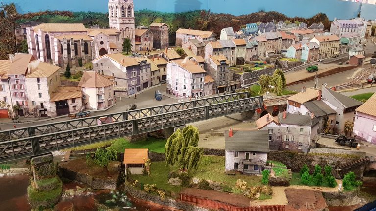 la gare d'Eymoutiers (Haute-Vienne)