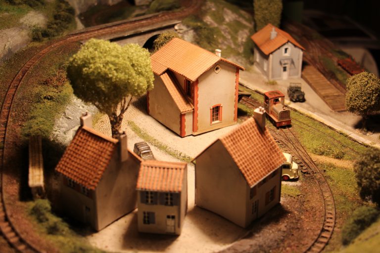 Le village - Montjustin Gare