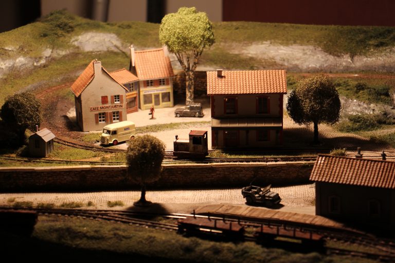 Le village - Montjustin Gare